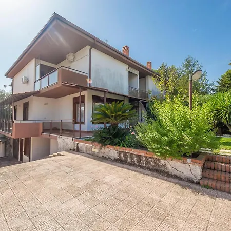 Villa Elegante Con Giardino Tra Catania Ed Etna Tremestieri Etneo
