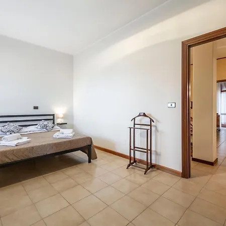Villa Elegante Con Giardino Tra Catania Ed Etna Tremestieri Etneo